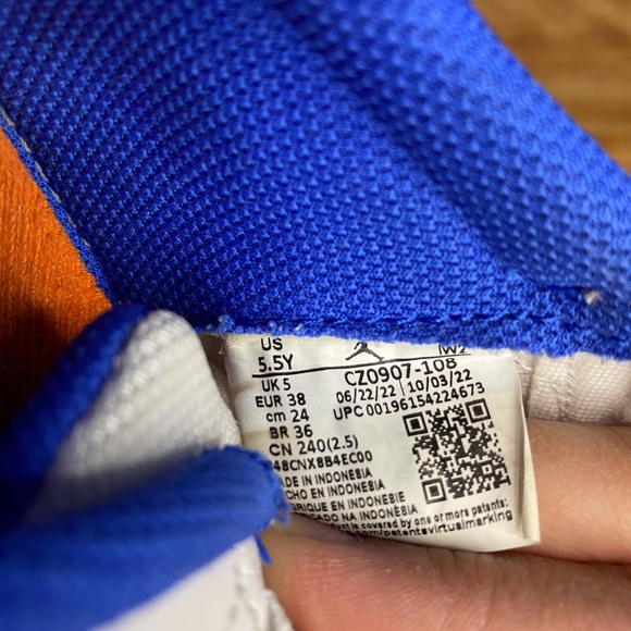 Nike Air Jordan 11 CMFT Knicks Orange YOUTH - Picture 4 of 5